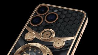 Caviar duce customizarea lui iPhone 14 Pro Max la extrem, cu un ceas Rolex integrat în spatele telefonului