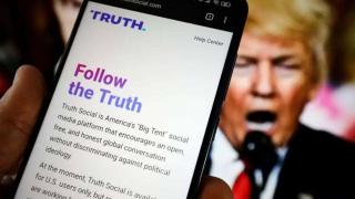 Google îi dă voie lui Trump să îşi aducă reţeaua de socializare în Play Store; Truth Social se poate descărca acum