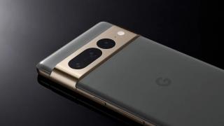 Google Pixel 7 și 7 Pro sunt primele telefoane Android care suportă doar instalarea aplicațiilor 64 bit