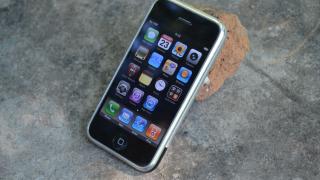 Un iPhone sigilat din 2007 este scos la licitație și atinge un nivel record, fiind vândut pentru o sumă de zeci de mii de dolari
