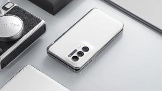 Primul telefon pliabil cu clapetă de la OPPO va aduce o baterie generoasă, un display de 6.8 inch și o cameră de 50 MP