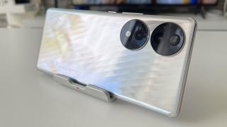 Honor 70: Design dichisit, cu "solzi" lucioşi care se visează a fi diamant