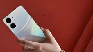 realme 10 și 10 Pro+ au specificațiile dezvăluite; Varianta de bază apare într-o fotografie oficială