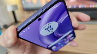 Motorola Edge 30 Neo: Display limpede, plăcut pentru jocuri şi filme