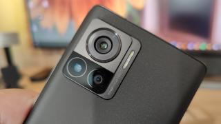 Motorola Edge 30 Ultra: Cameră excelentă după apus, la selfie şi prim planuri... când vrea