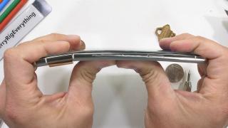 Google Pixel 7 Pro „supraviețuiește” la limită la testele de rezistență ale lui JerryRigEverything; Ce probleme sunt?