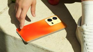 vivo X80 Lite 5G a ajuns în România! Are design cameleon și cameră de 64 MP cu OIS, pentru a surprinde viața de noapte