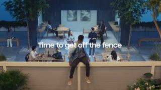 Samsung îşi bate "clapeta" de Apple şi lipsa sa de pliabile într-o nouă reclamă