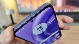 Motorola Edge 30 Neo: Conectivitatea livrează ce promite midrange-ul 5G clasic