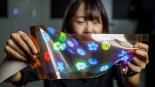 LG prezintă un ecran flexibil de 12 inch, care se extinde până la 14 inch