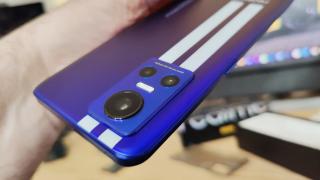 realme GT Neo 3 150W: Design inspirat de bolizi auto, tribut pentru seria GT principală
