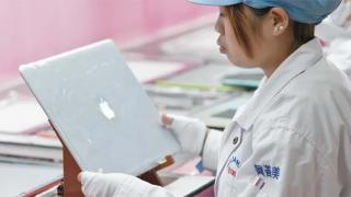 Apple dorește să mute o parte din producția tabletelor iPad în India, însă nu are încredere în angajații din această regiune