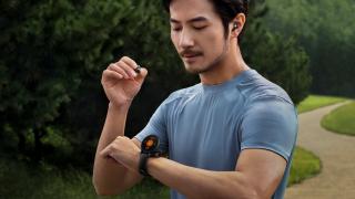 Huawei a lansat Watch Buds, ceas cu ecran AMOLED și căşti wireless integrate în corp