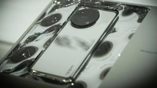 OPPO prezintă telefoanele şi ceasurile fabricate "dintr-o bucată de sticlă", cu look Liquidmetal