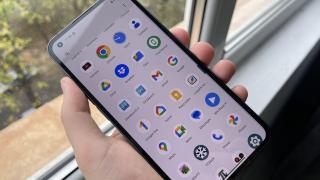 Nothing Phone (1): OS, UI, aplicaţii ca la Pixel, dar cu UI matricial, LED-uri Glyph personalizabile