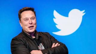 Elon Musk a supus la vot demisia sa din fruntea Twitter; Platforma interzice linkurile de pe alte rețele social media