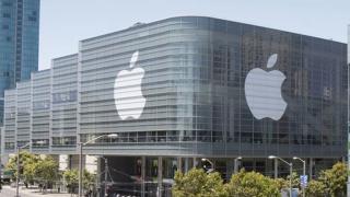 Apple a picat sub cota de 2000 de miliarde de dolari, pe fondul unor probleme cu livrările, producția