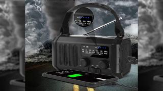 E LUNI e AMAZON: Azi vă recomandăm Nigecue - gadget accesibil, cu radio, lanternă și alimentare solară la pachet