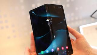 Samsung prezintă telefonul pliabil al viitorului: ecran pliabil la 360 de grade şi balama nouă (Prototip)