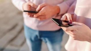 Piaţa smartphone a cunoscut o scădere record în trimestrul 4 din 2022, în ciuda vânzărilor de sărbători