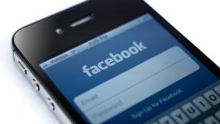 Peste 1 miliard de persoane folosesc Facebook pe mobil lunar; "Molimă" globală?