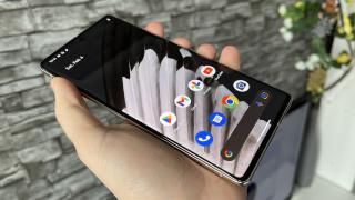 Google Pixel 7 Pro: OS, UI, aplicaţii bazate pe un Android 13 mai puţin dotat decât One UI 5.0