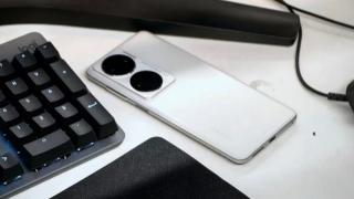 HUAWEI P60 Pro se afișează într-o fotografie reală, cu design puțin schimbat față de cel prezentat în randările anterioare