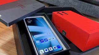 OnePlus 11 5G Unboxing: o revenire în formă pentru OnePlus? 