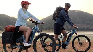 Întâmpină primăvara cu o bicicletă sau poate o trotinetă electrică, acum cu extra reducere pe Hekka + livrare din depozit european