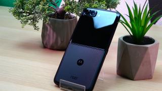 Motorola RAZR 2022: Design care scapă de bărbia iconică, propune o balama nouă