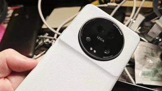 Xiaomi 13 Ultra apare într-o fotografie nouă, cu modul foto impresionant, 4 camere la bord