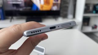 HONOR Magic5 Lite: Rămânem la un singur difuzor care face față