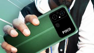 POCO C55 este oficial! Smartphone accesibil cu design arătos și cameră foto de 50 mpx în spate