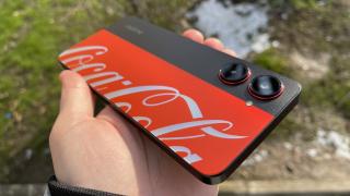 realme 10 Pro Coca-Cola Edition Review: Smartphone-ul ediție limitată pe care nu îl poți avea, cu design unic și accesorii pe măsură