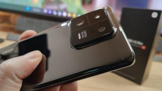 Xiaomi 13 Pro Unboxing: ceramica s-a întors, avem cameraphone cu optică Leica, senzor MARE