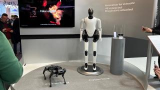 MWC 2023: Cum arată standul Xiaomi cu roboţi, POCO, camere inteligente ale casei (Video)