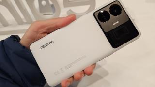 MWC 2023: realme GT3 240W Hands-on - am pus mâna pe telefonul cu încărcare la 240W