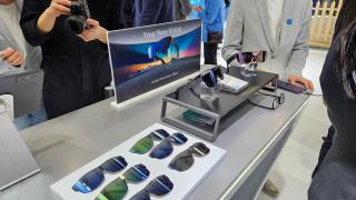 MWC 2023: Turul standului ZTE - ochelari futurişti, tabletă 3D stereoscopică, telefoane Blade, Nubia