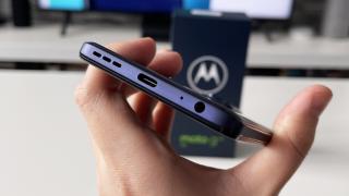 Motorola Moto G73 5G: Baterie pentru filme, seriale, YouTube, cu încărcare rapidă