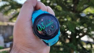 Review Garmin Forerunner 265: Smartwatch cu ecran AMOLED pentru sportivi; Vine cu AOD și NFC, dar și cu autonomie de 10+ zile