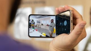 Samsung plănuiește și un upgrade de cameră foto pentru pliabilul Galaxy Z Flip5