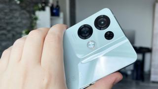 OPPO Reno 8 Pro: Camera are sclipiri de geniu, dar şi bile negre