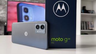 Motorola Moto G53 5G: Design arătos cu finisaj sidefat și mat pentru panoul spate, muchii plate