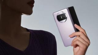HUAWEI Mate X3 e acum oficial! Smartphone pliabil, ușor și subțire, cu senzor telephoto, display-uri generoase, baterie mare