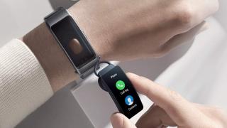 Huawei TalkBand B7 a debutat: brăţară de fitness cu ecran AMOLED, cască Bluetooth integrată