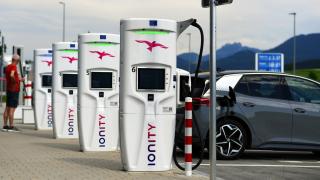 Parlamentul și Consiliul European au ajuns la un acord privind extinderea rețelei de încărcare pentru vehiculele electrice și pe hidrogen