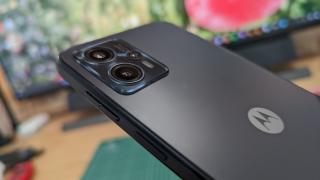 Motorola Moto G13: Design prezentabil și spate mat arătos, chiar dacă vorbim de policarbonat