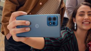 Motorola Edge 40 Pro e acum oficial! Primul Moto cu procesor Snapdragon 8 Gen 2 din Europa are display curbat de 165Hz, certificare IP68, setup foto avansat