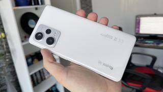 Redmi Note 12 Pro+ 5G: Design premium, care în varianta Arctic White te scapă de amprente