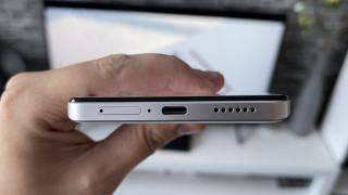 Redmi Note 12 Pro+ 5G: Acustică stereo cu speakere separate și înalte predominante